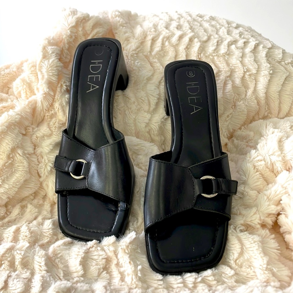 IDEA Ladies Open Toe Mules. Black Sandals. Wider Heel. Size 8.